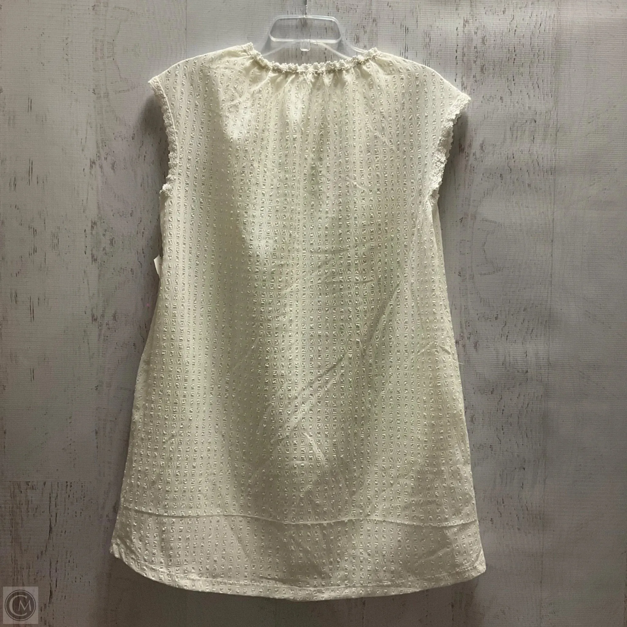 Dress Casual Short By Clothes Mentor In White, Size: M