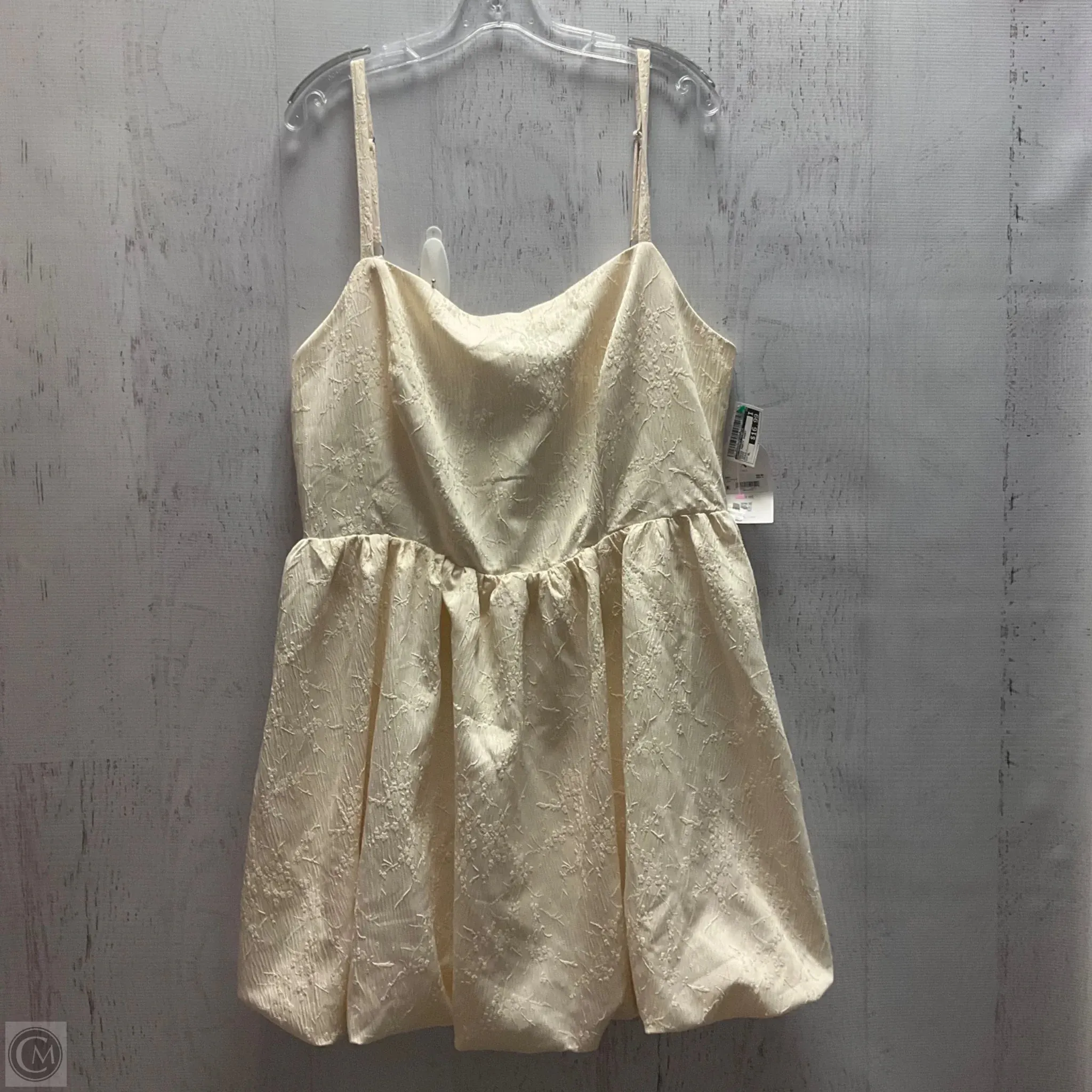 Dress Party Short By Clothes Mentor In Cream, Size: Xl