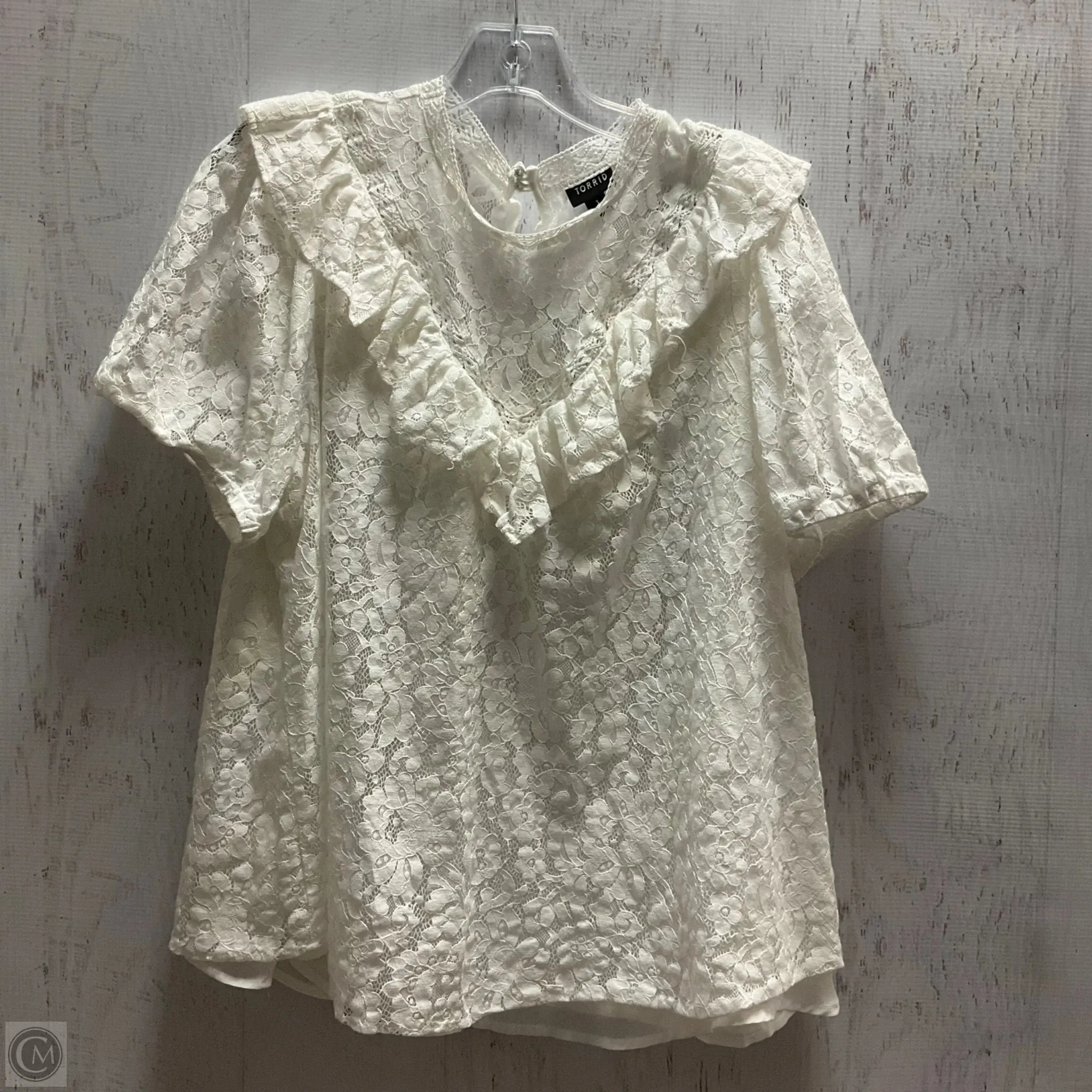 Top Short Sleeve By Torrid In White, Size: 1x